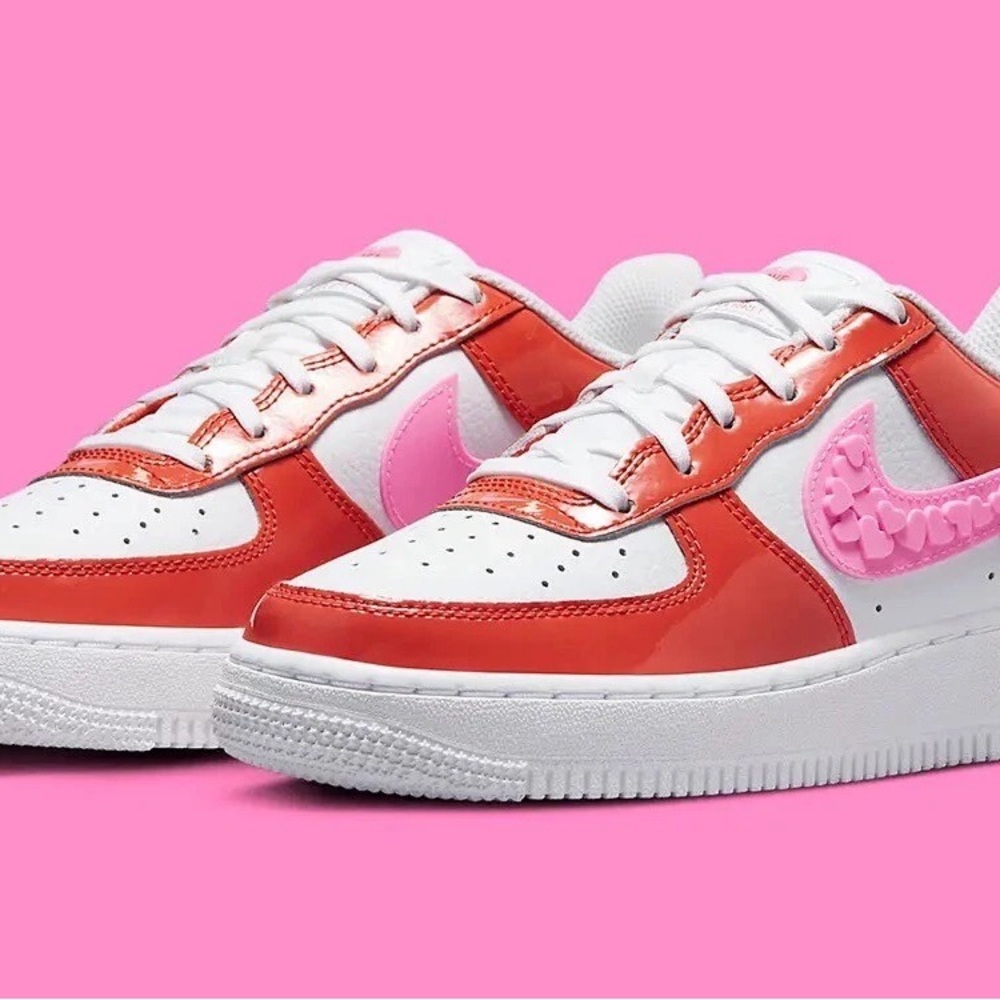 Nike Women's Red and Pink Sneakers BRAND NEW amazing for Valentine’s Day
